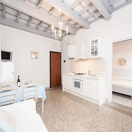 Happy Santa Croce 1 Apartment *
